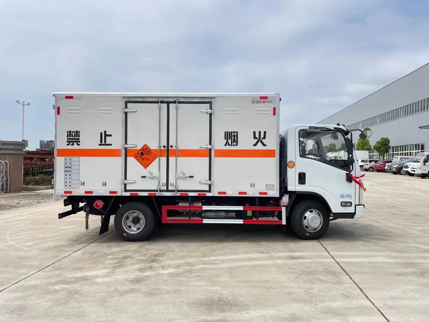 五十鈴藍牌4.15米爆破器材運輸車