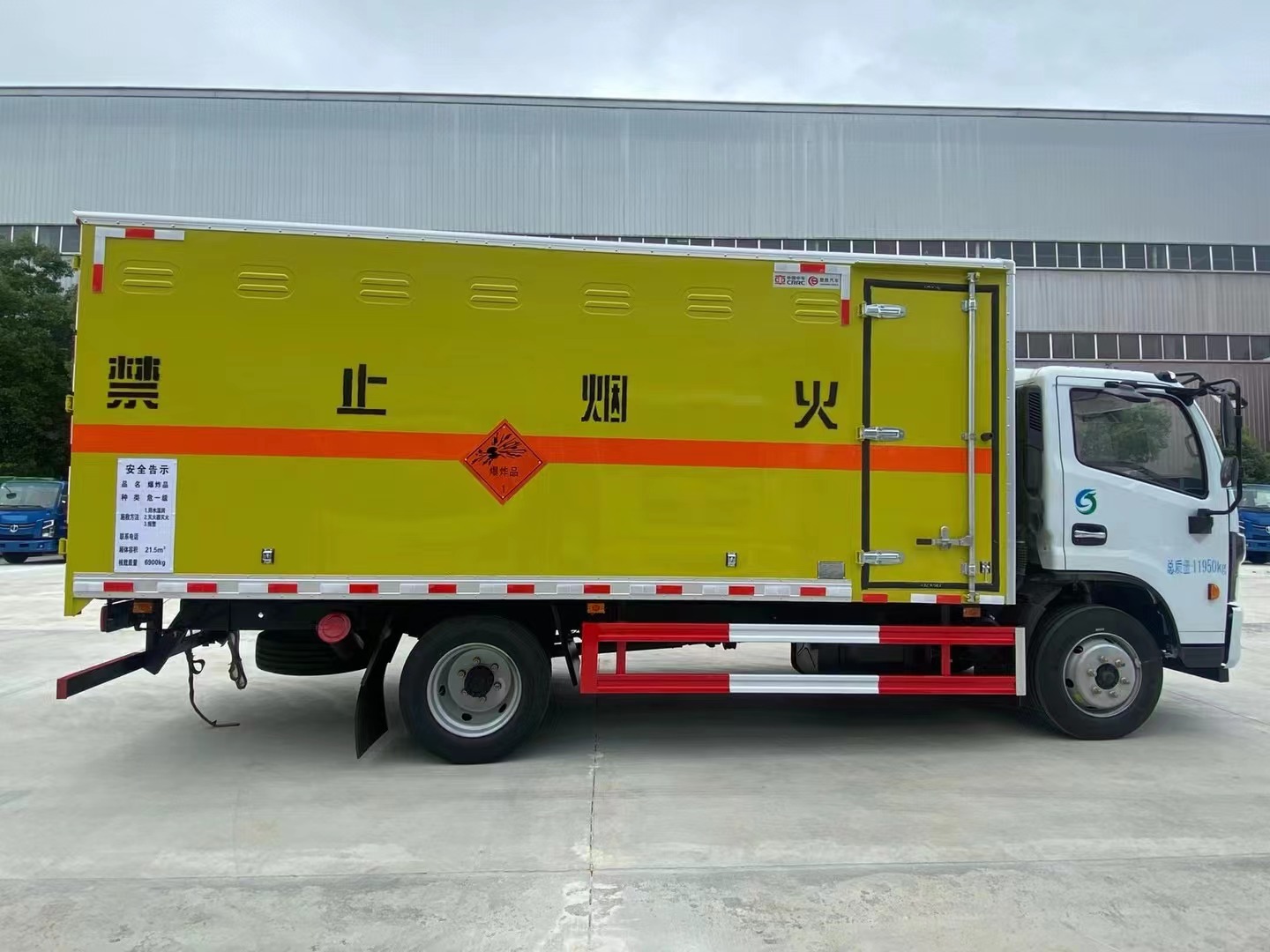 東風(fēng)多利卡7噸民爆車