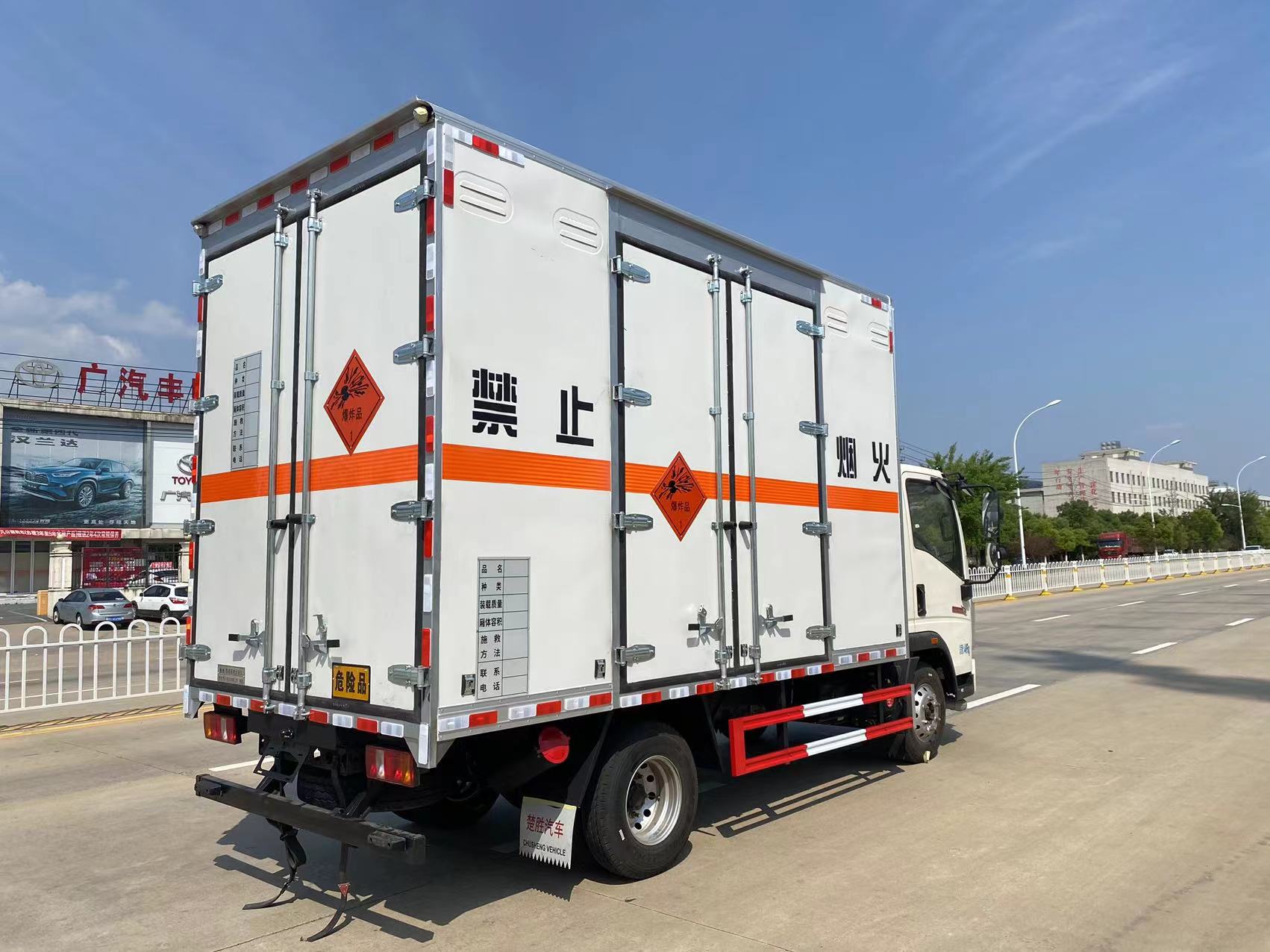 重汽豪沃藍牌21方煙花爆竹運輸車