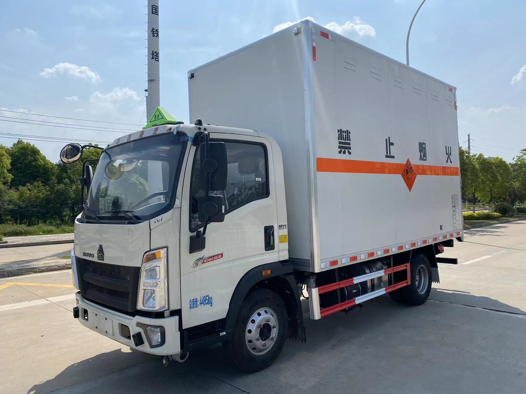 重汽豪沃藍牌21方煙花爆竹運輸車