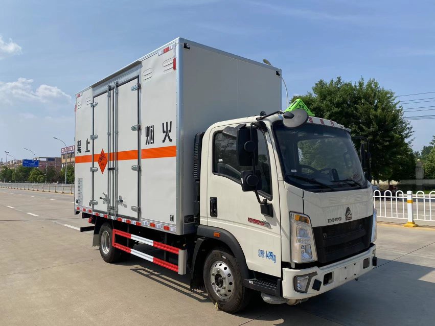 重汽豪沃藍(lán)牌21方煙花爆竹運(yùn)輸車