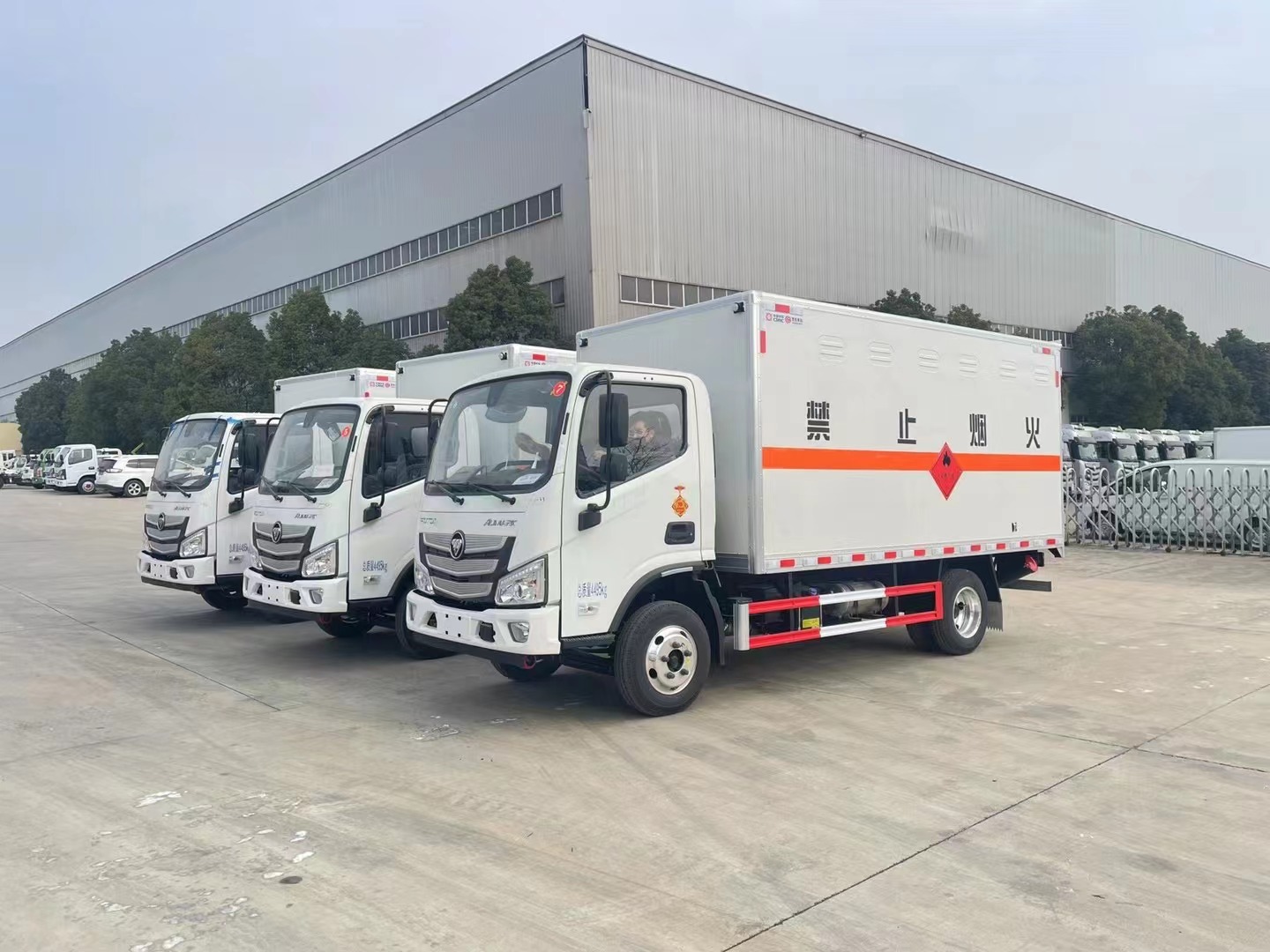 福田歐馬可1.4噸藍(lán)牌氣體廂式運(yùn)輸車