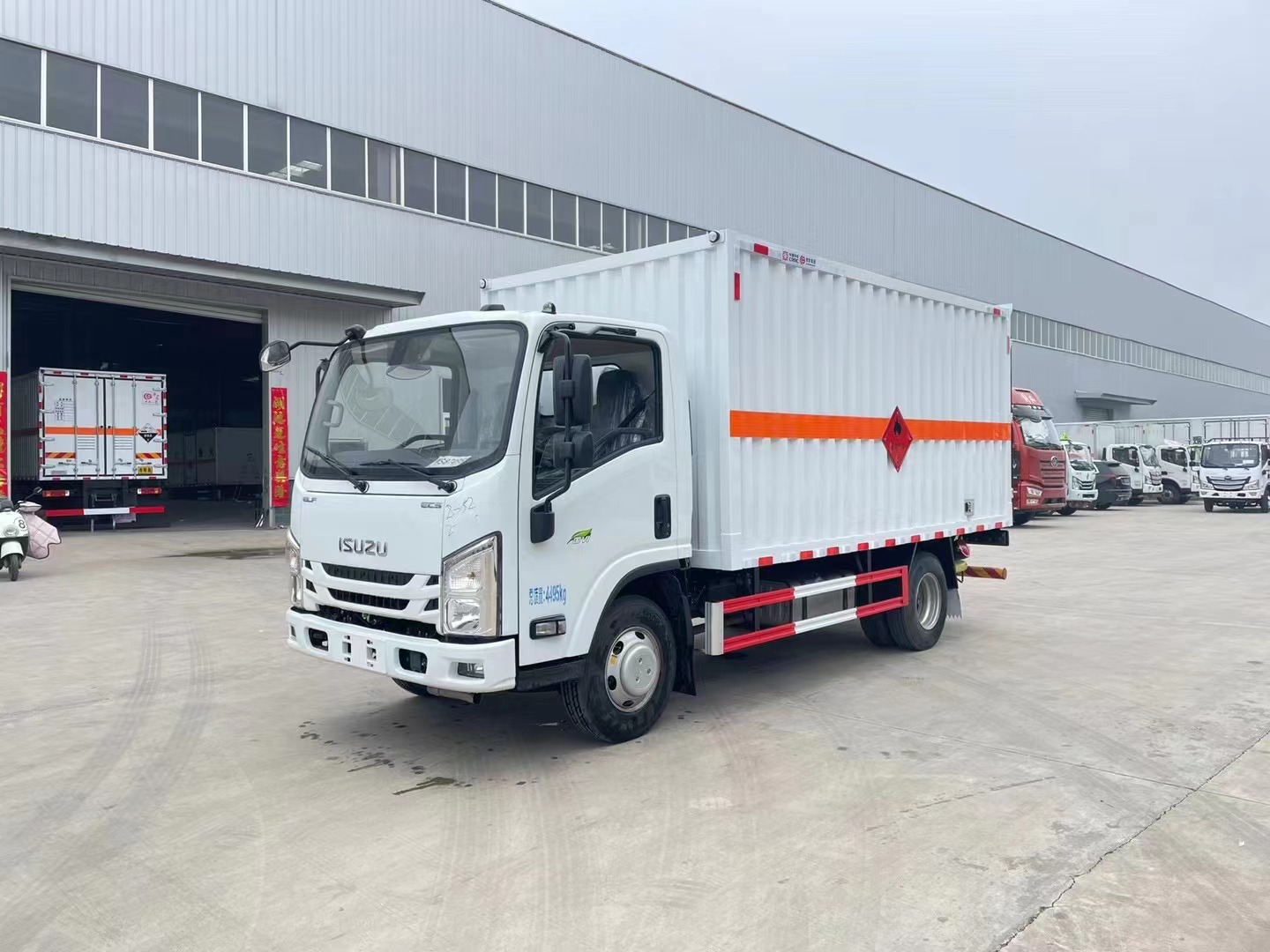 五十鈴藍(lán)牌4.15米1噸易燃?xì)怏w廂式運(yùn)輸車