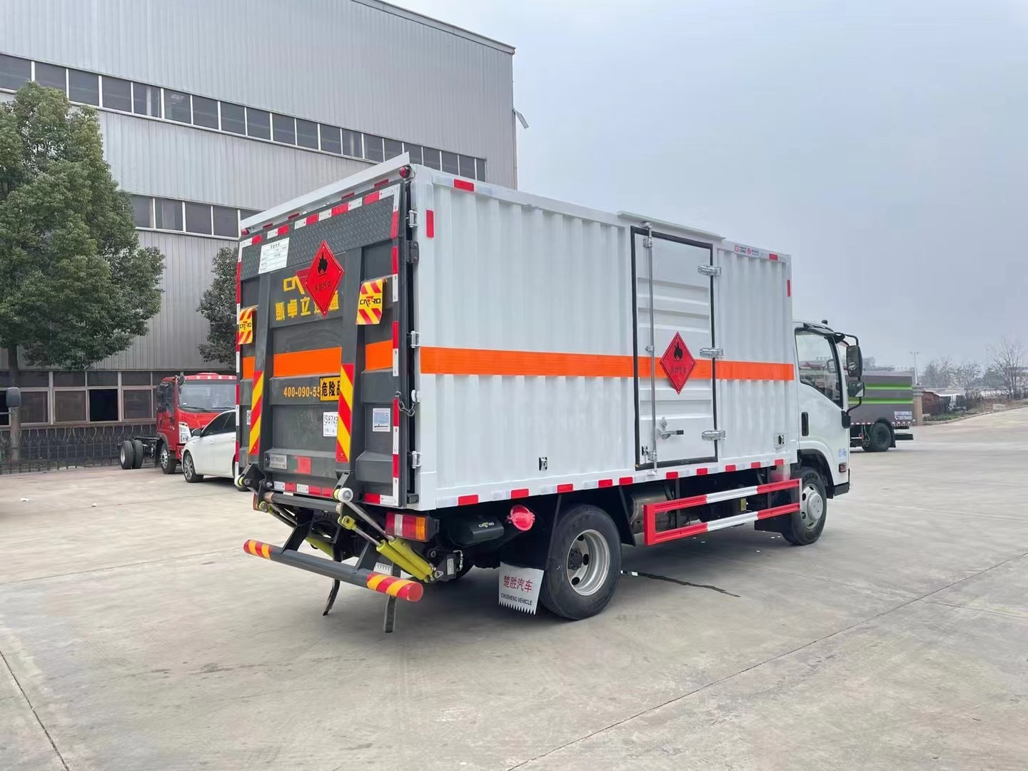 五十鈴藍(lán)牌4.15米1噸易燃?xì)怏w廂式運(yùn)輸車