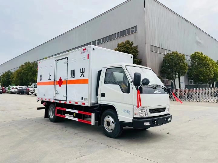 江鈴順達(dá)藍(lán)牌4.2米易燃?xì)怏w廂式運(yùn)輸車(chē)
