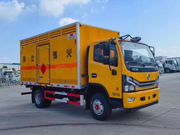 東風(fēng)多利卡4.3米氣體廂式車(chē)