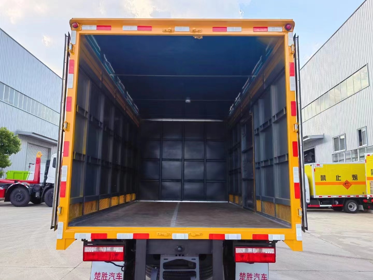 東風(fēng)多利卡4.3米氣體廂式車