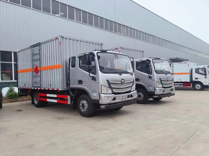 福田歐馬可排半4.8米5噸氣體廂式車(chē)