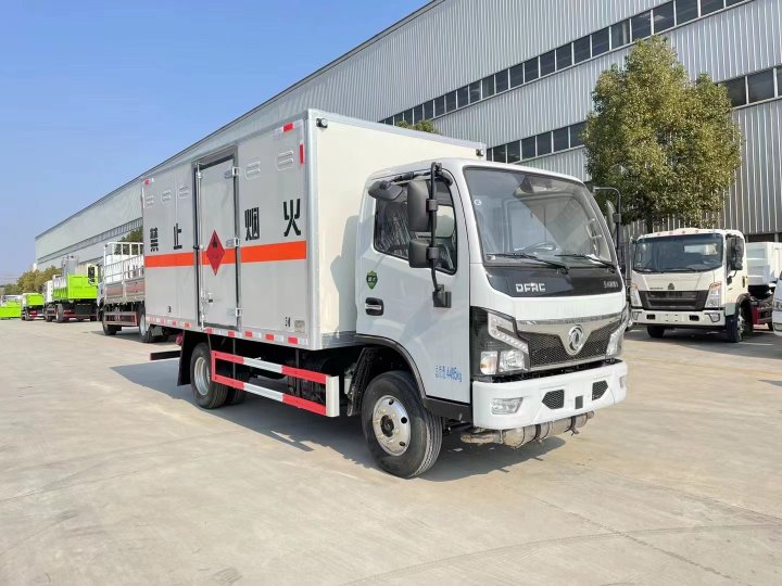 東風多利卡藍牌液體廂式運輸車