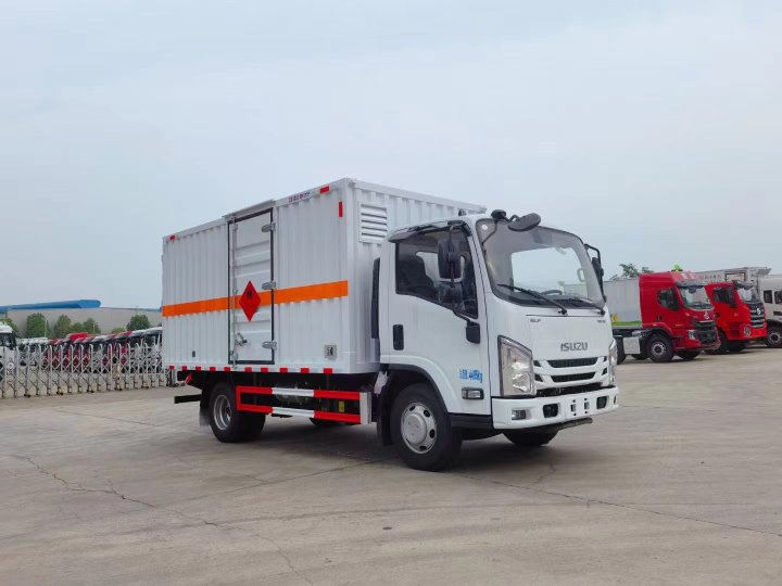 五十鈴藍牌4.15米易燃液體廂式運輸車