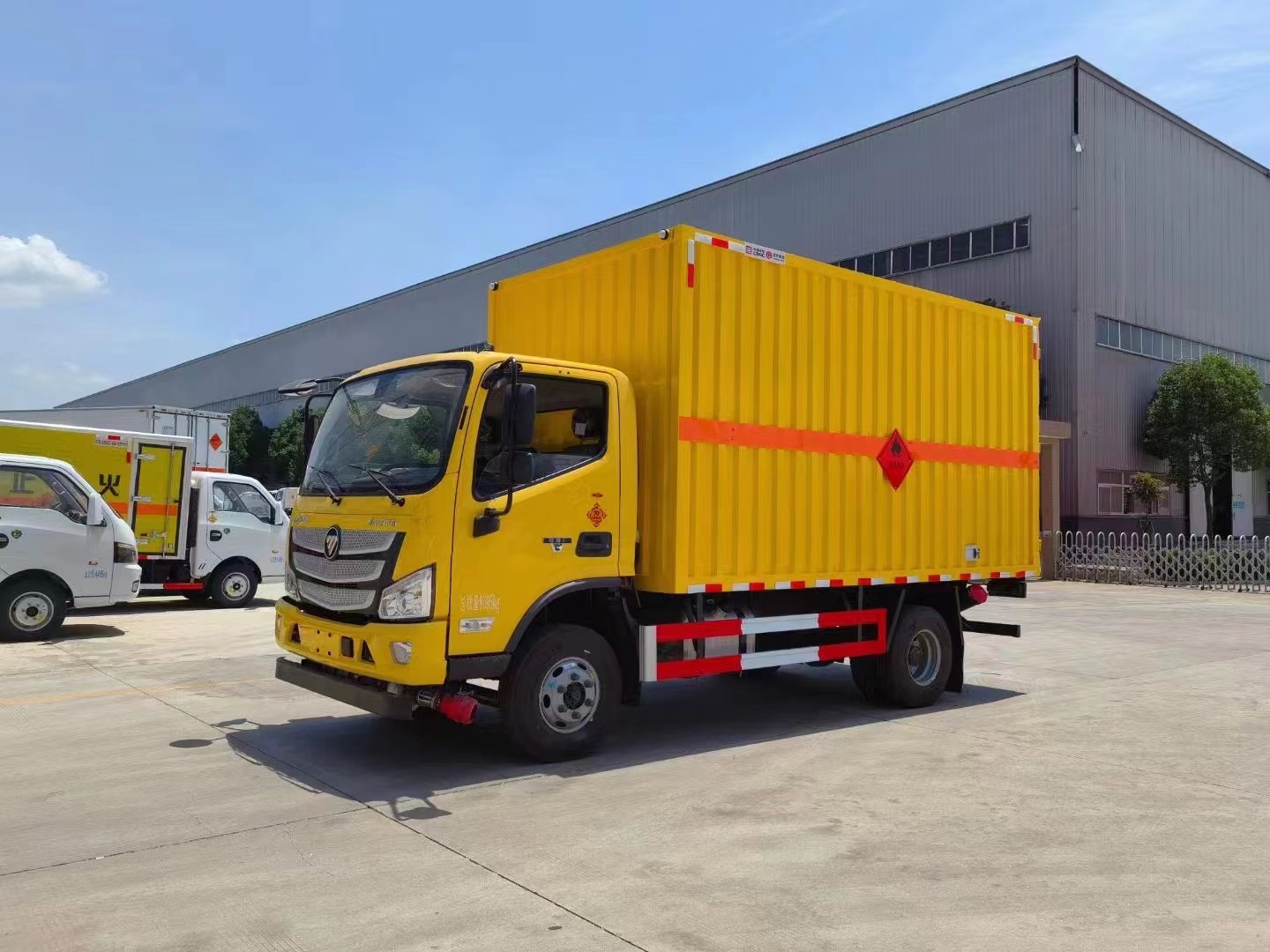 福田歐馬可（4.1米）4.5噸易燃液體廂式運輸車