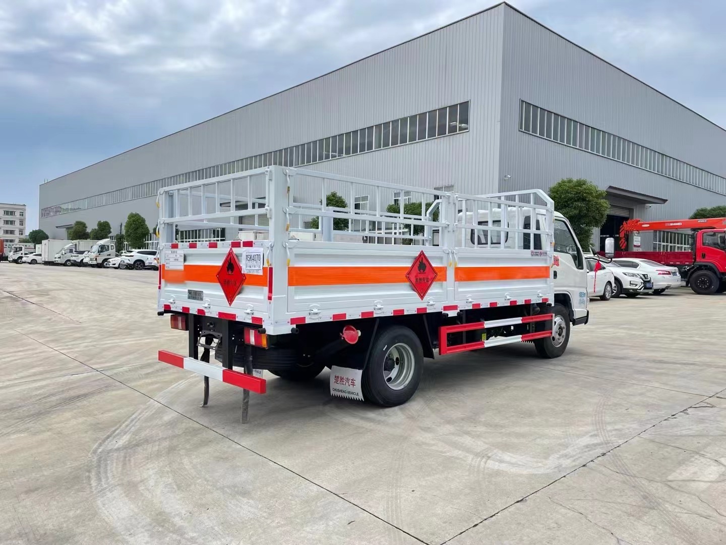 國(guó)六江鈴順達(dá)藍(lán)牌4.15米氣瓶運(yùn)輸車(chē)