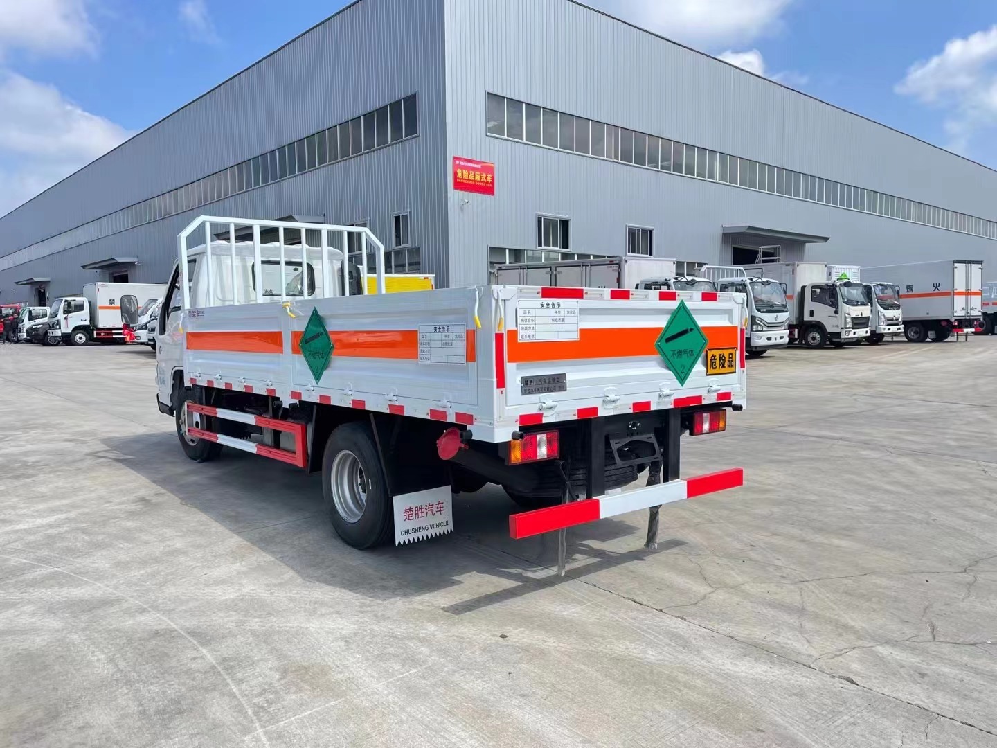 國(guó)六江鈴順達(dá)藍(lán)牌4.15米氣瓶運(yùn)輸車(chē)