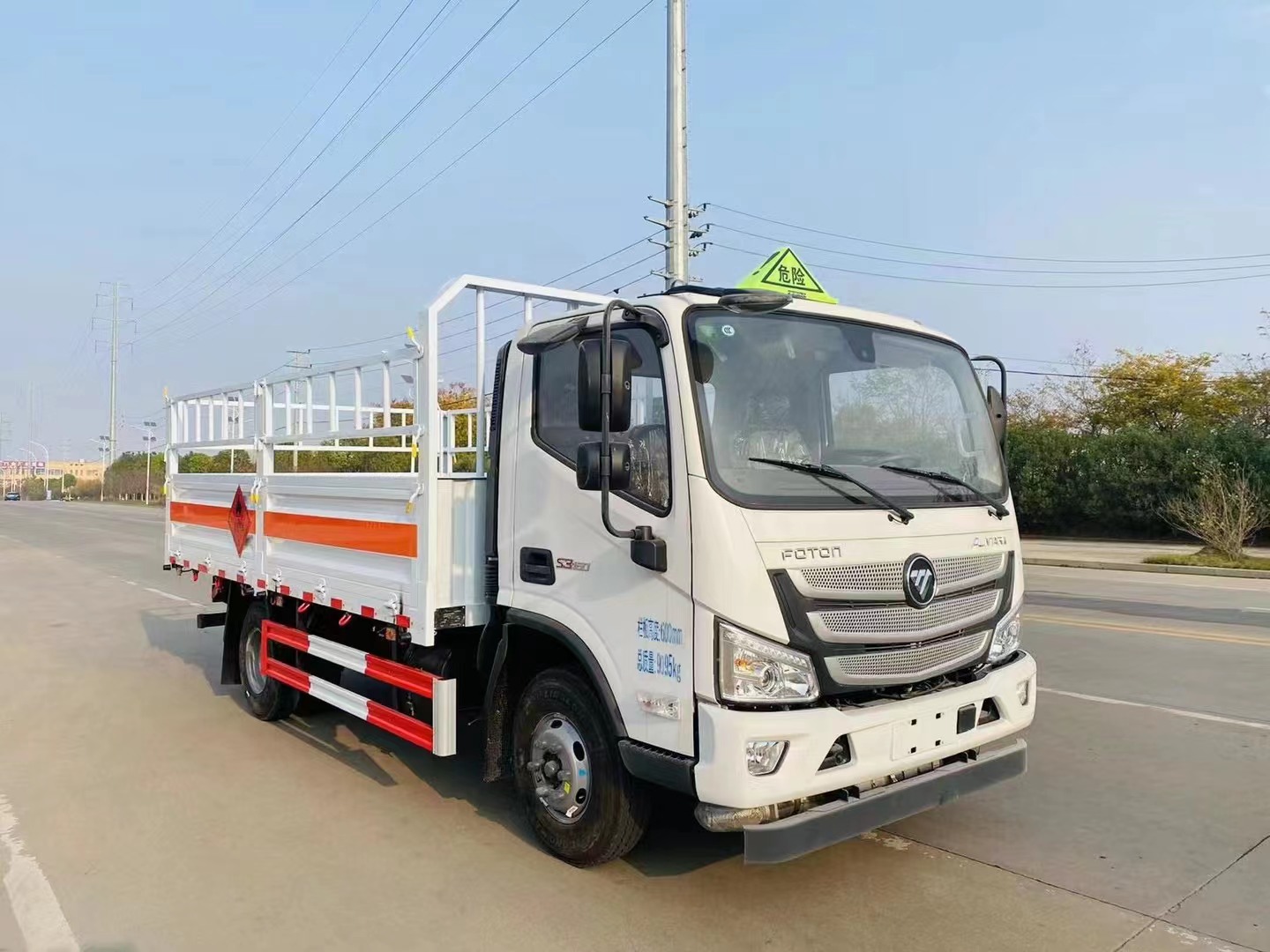 福田歐馬可4米3氣瓶運(yùn)輸車