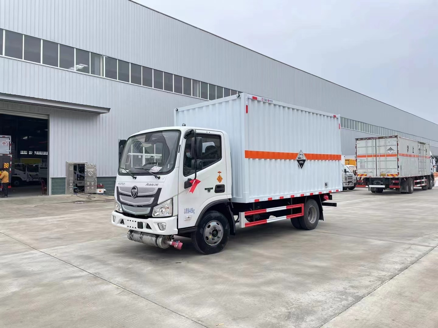 福田歐馬可4.1米藍(lán)牌腐蝕性物品廂式車