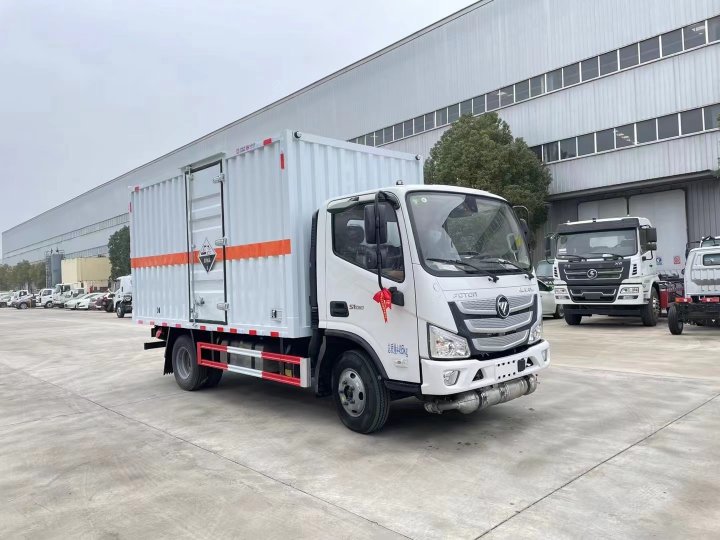 福田歐馬可4.1米藍(lán)牌腐蝕性物品廂式車