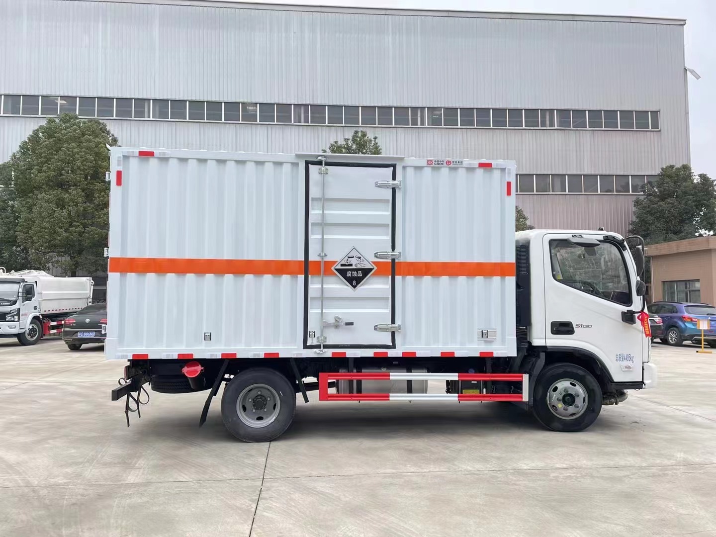 福田歐馬可4.1米藍(lán)牌腐蝕性物品廂式車