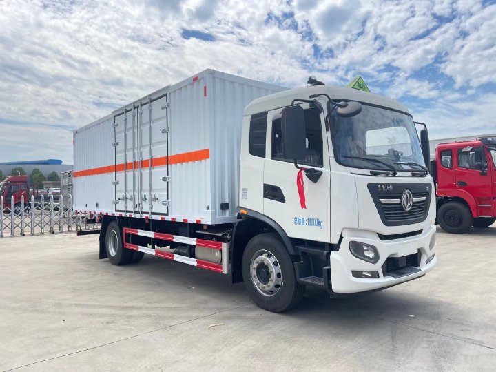 東風(fēng)天錦6.2米/6.8米10噸腐蝕品廂式車