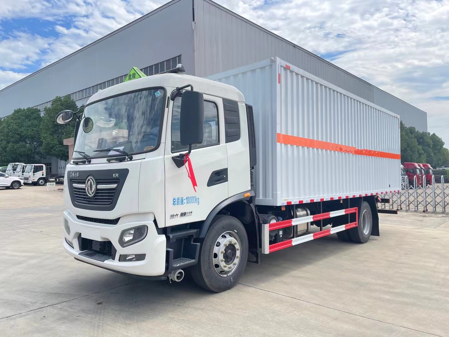 東風天錦6.2米/6.8米10噸腐蝕品廂式車