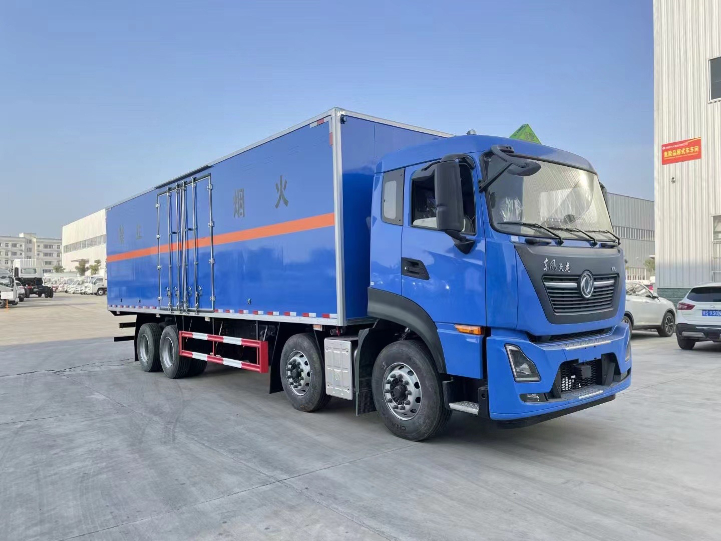 東風(fēng)天龍前四后八9.4米腐蝕性廂式車