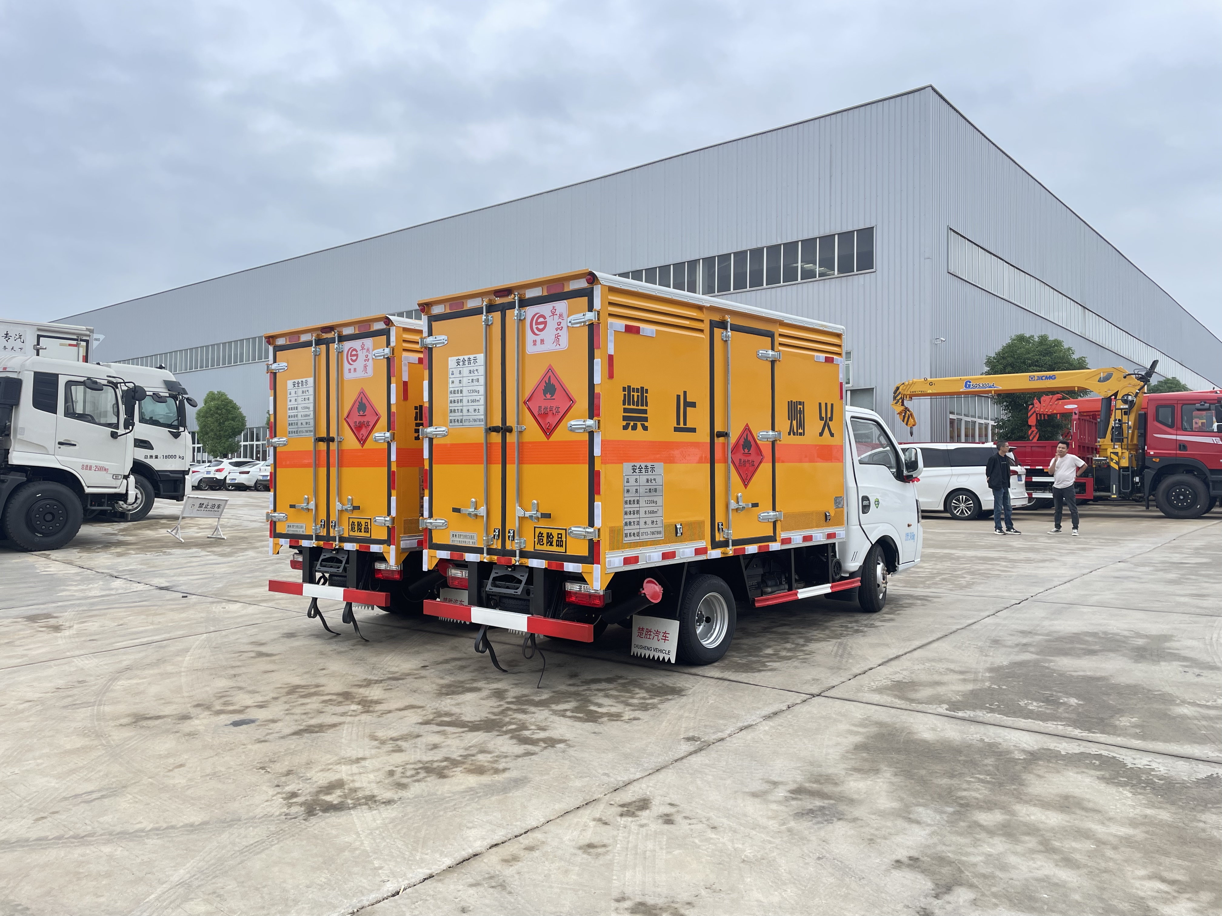 東風途逸汽油版3米易燃氣體廂式車