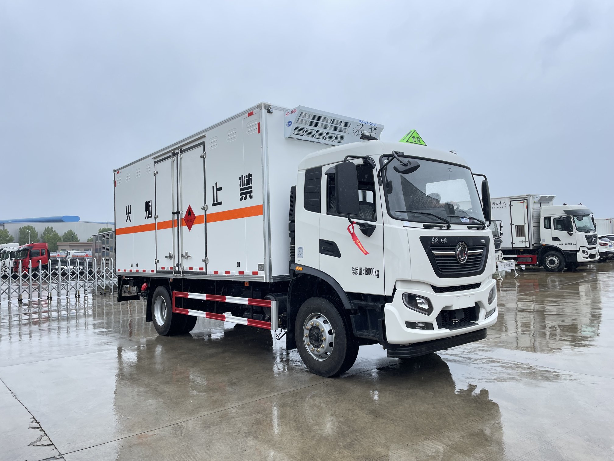 東風(fēng)天錦（6.2米/6.8米）10噸液體廂式運(yùn)輸車