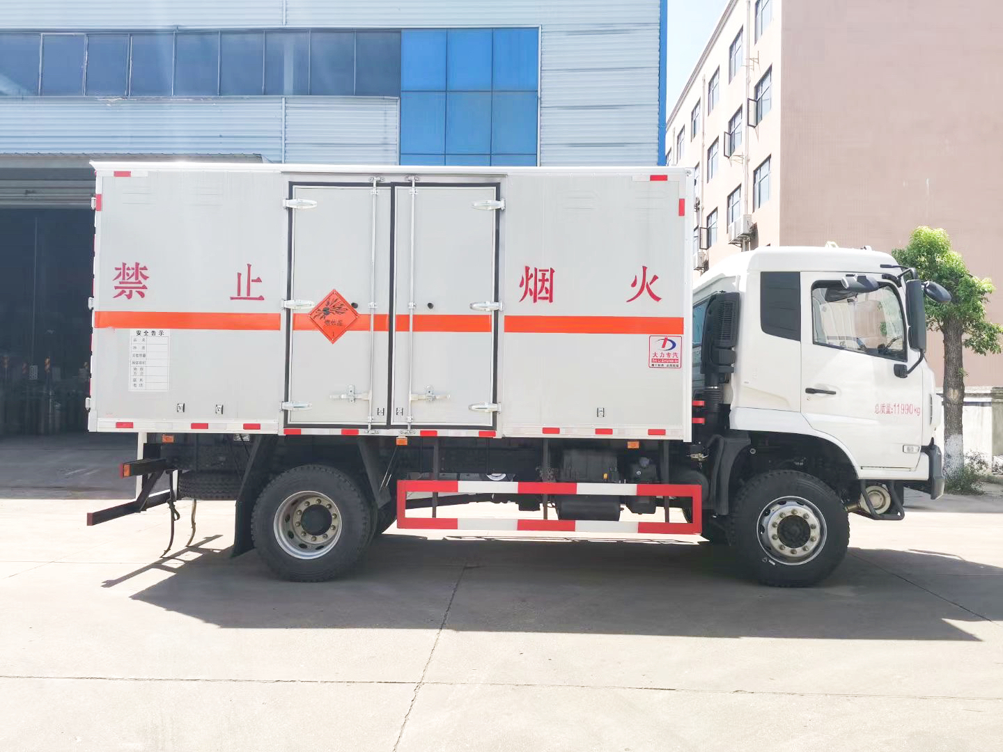 5.1米四驅爆破器材運輸車