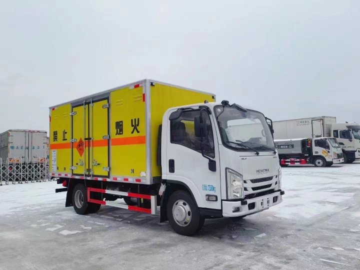 五十鈴黃牌3.9噸爆破器材運(yùn)輸車