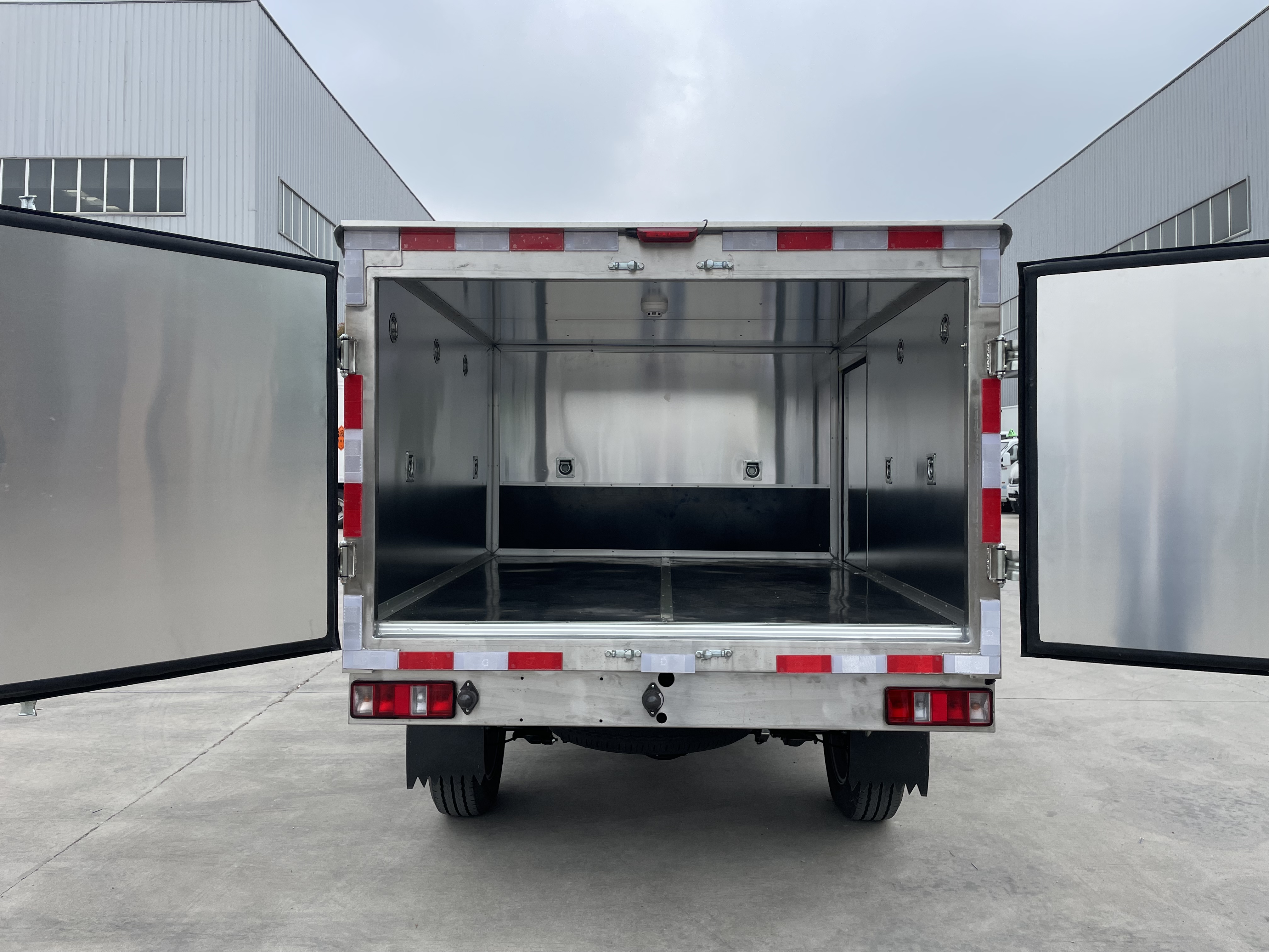 東風日產四驅皮卡炸藥車