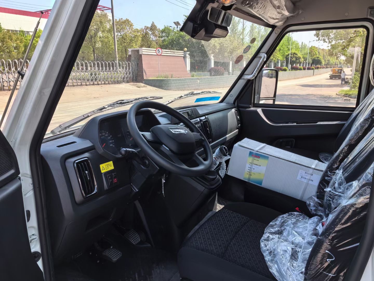 依維柯面包式氣體氣瓶危險品運輸車